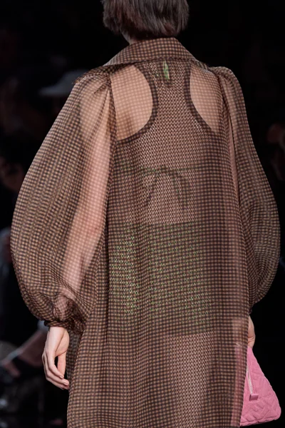 Look 100